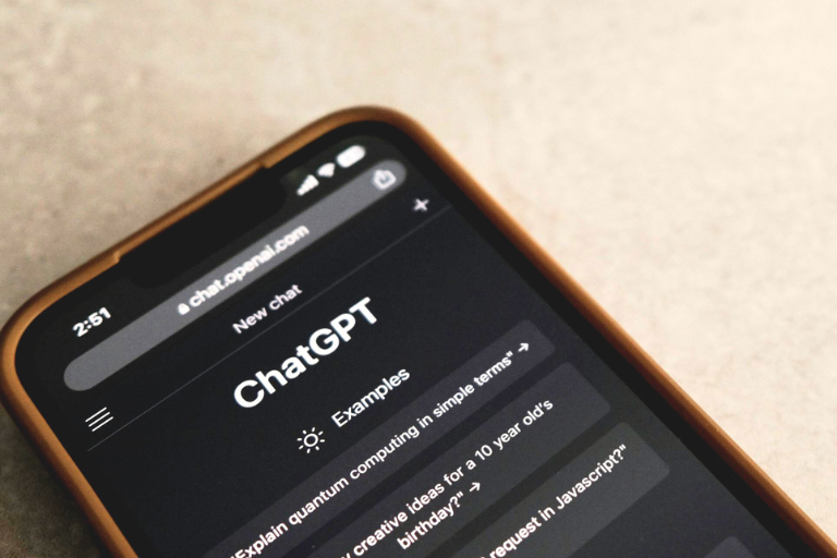 スマホでChatGPTの画面を開いているところ