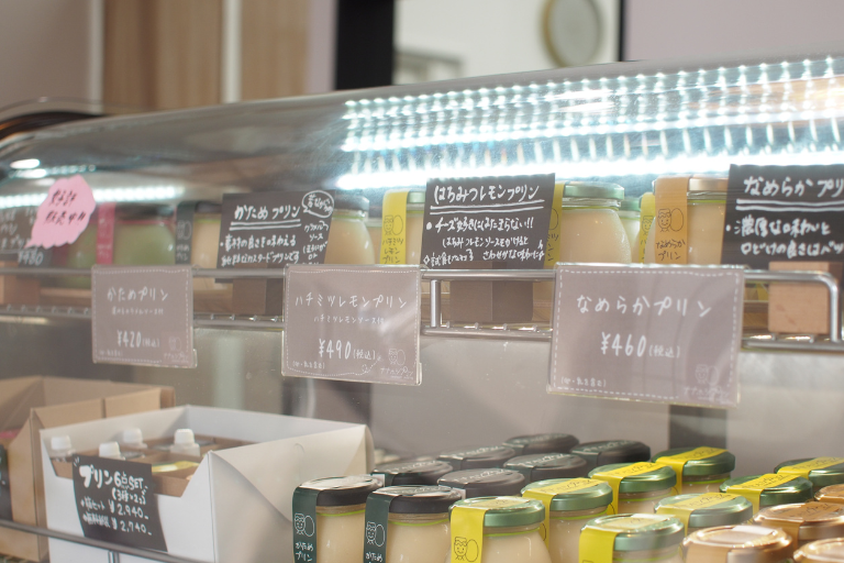 無添加プリン専門店「ナナホシプリン」のショーケース
