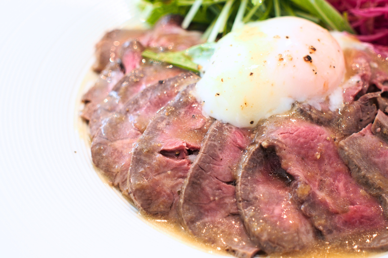 洋食KOKICHIのローストビーフ丼アップ