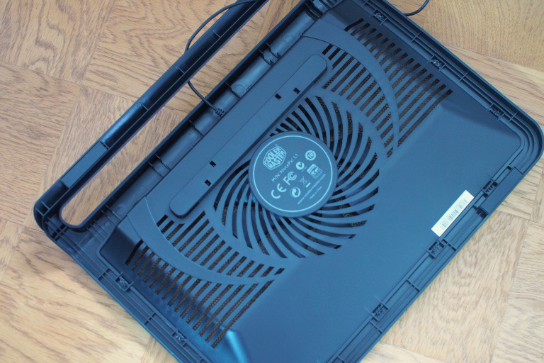 ノートパソコン用のクーラー裏面