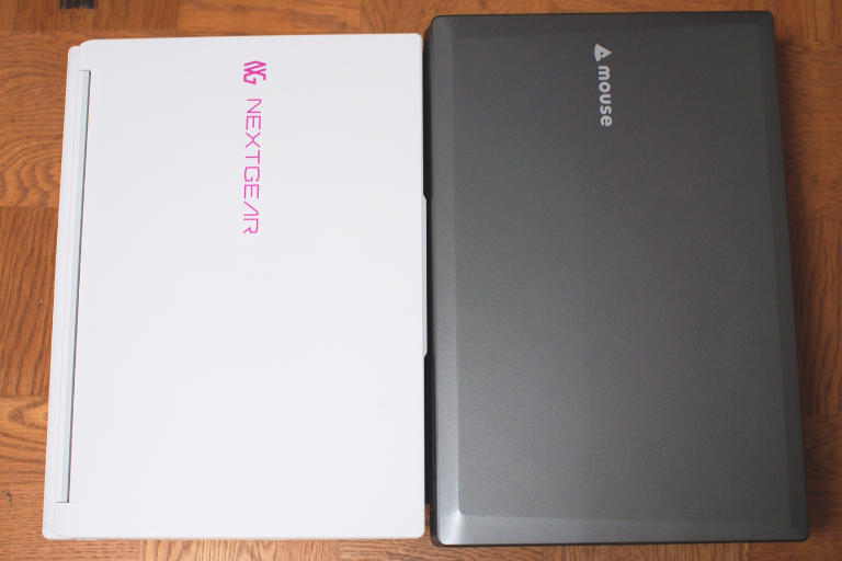 NEXTGEAR J6とこれまで使っていたマウスコンピューターのノートパソコンを並べたところ