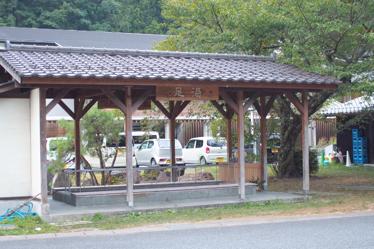 湯来ロッジの近くにある足湯